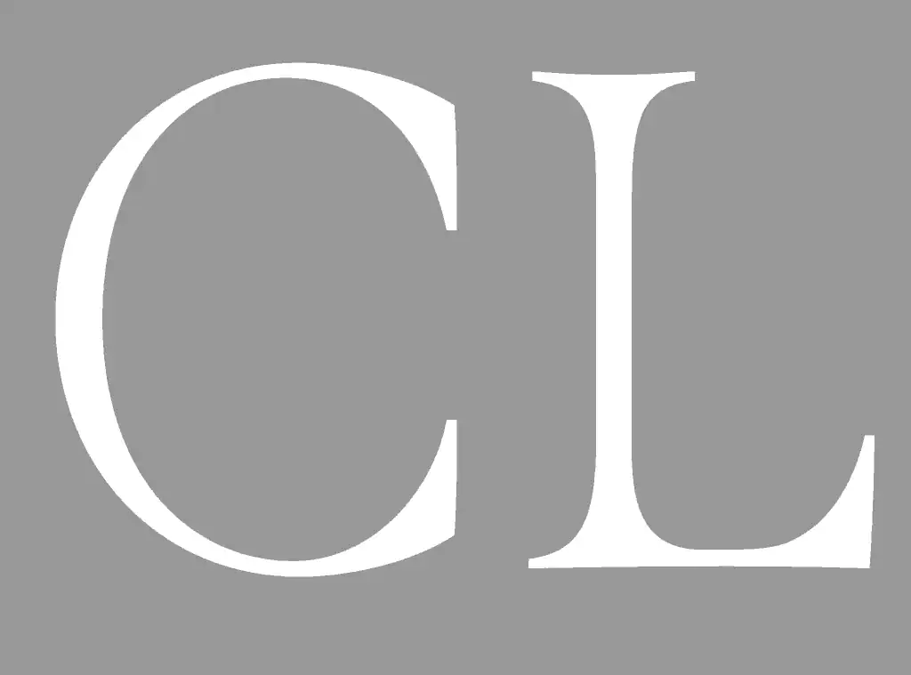 Grote witte letters 'C' en 'L' op grijze achtergrond.