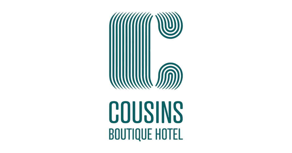 Logo van Cousins Boutique Hotel met gestileerde 'C' en tekst.